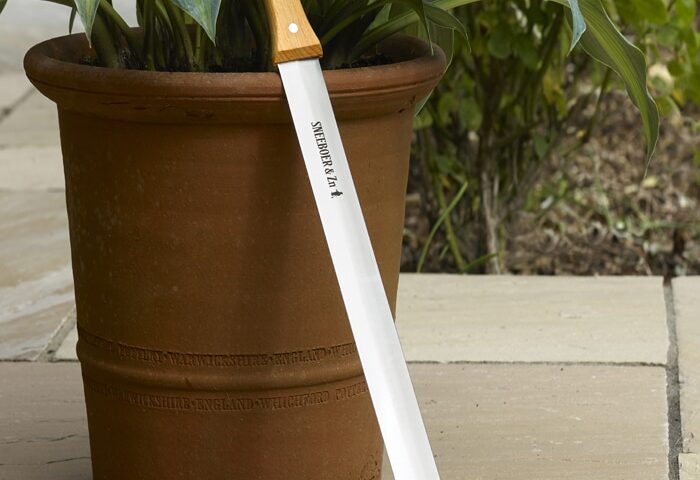 Pottery Knife: “Brown is also a color”